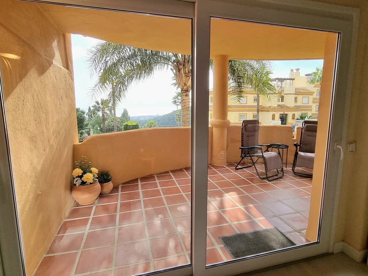 2 Bedroom Middle Floor Apartment for Sale in Calahonda, Málaga - Image 8