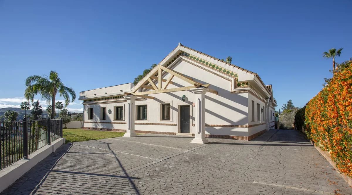 5 Bedroom Detached Villa for Sale in Mijas Golf, Málaga - Image 4