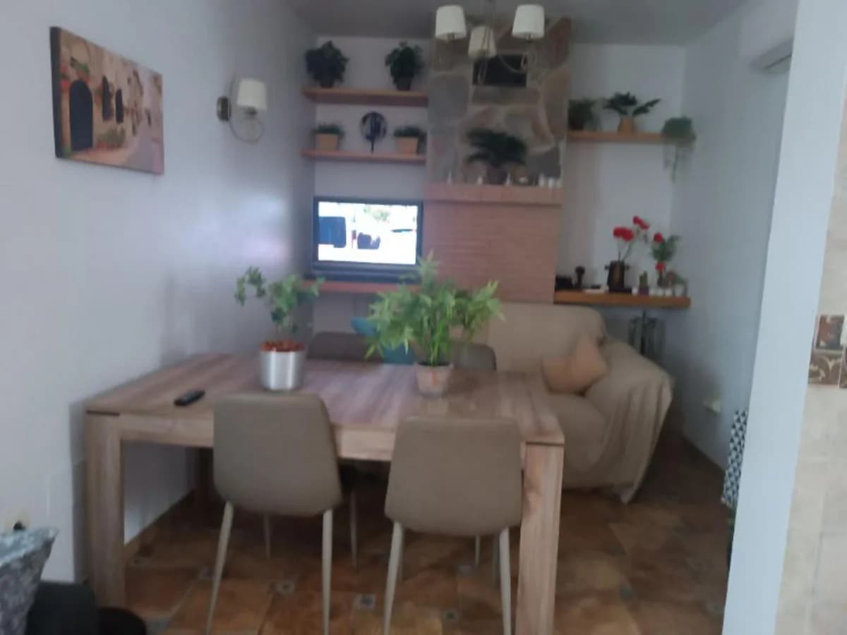 5 Bedroom Semi-Detached House for Sale in Guaro, Málaga - Image 2