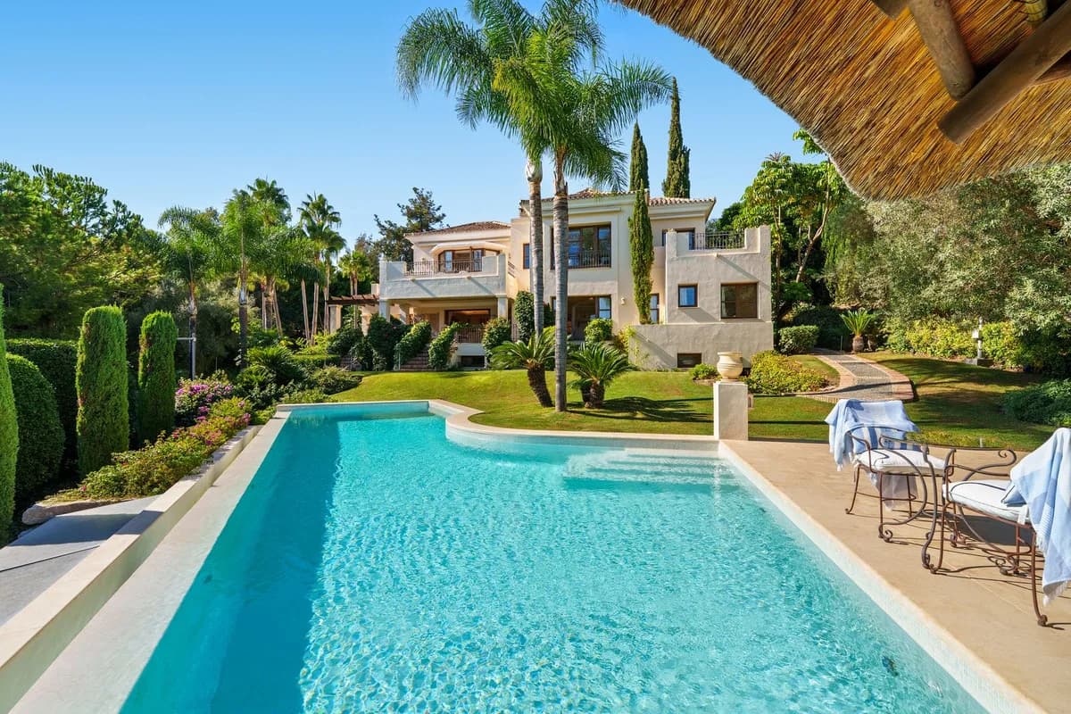 6 Bedroom Detached Villa for Sale in The Golden Mile, Málaga - Image 3