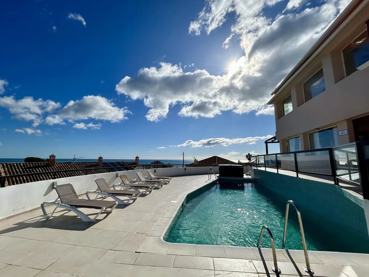 6 Bedroom Detached Villa for Sale in Torreblanca, Málaga - Image 2