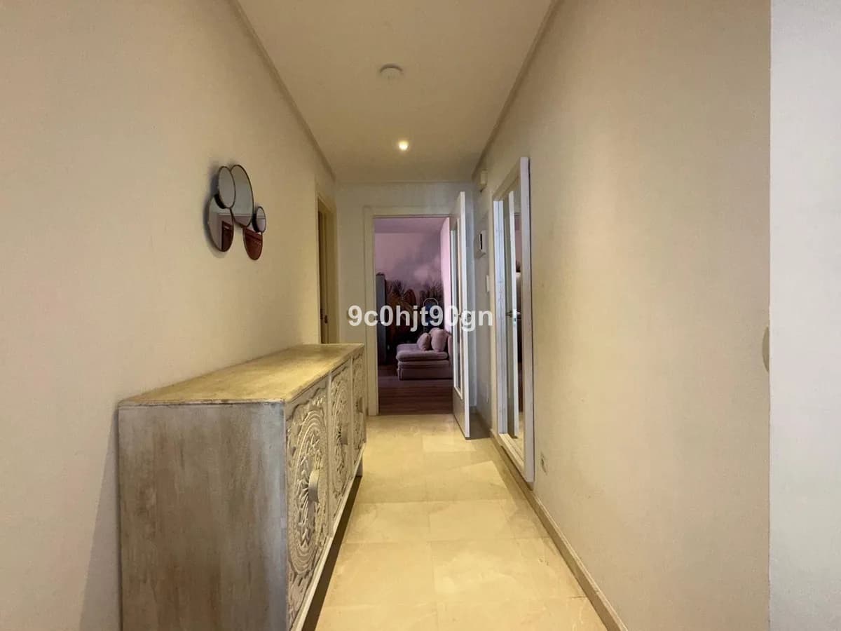 3 Bedroom Middle Floor Apartment for Sale in Elviria, Málaga - Image 6