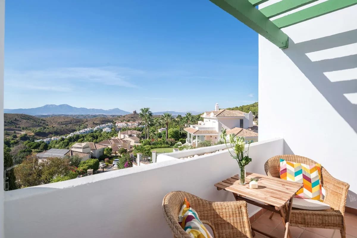 2 Bedroom Middle Floor Apartment for Sale in Alhaurin Golf, Málaga