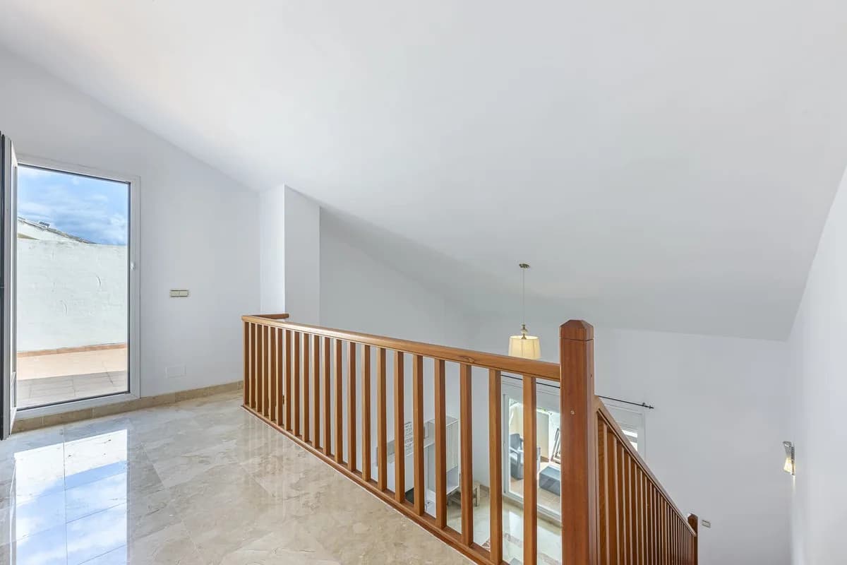 1 Bedroom Duplex for Sale in El Paraiso, Málaga - Image 9