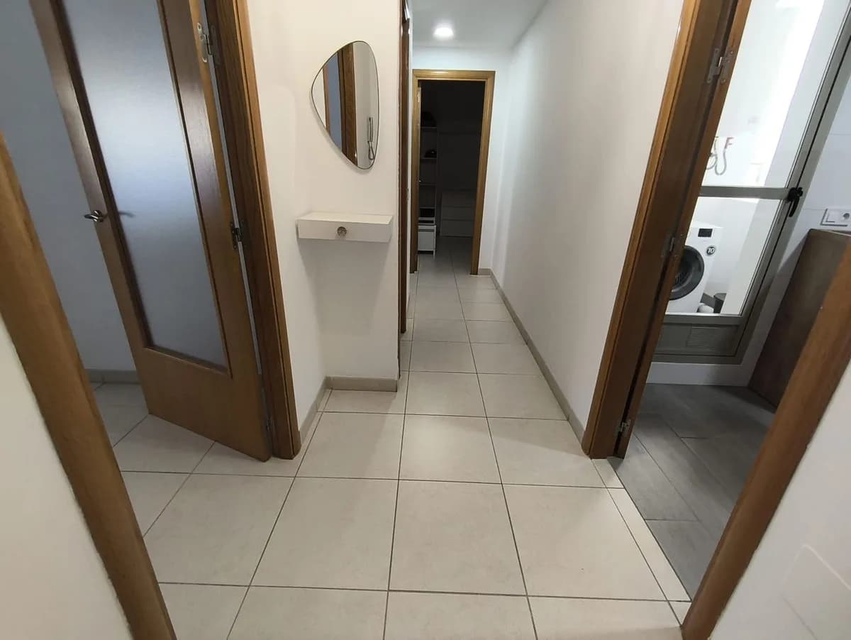 3 Bedroom Middle Floor Apartment for Sale in Torremolinos, Málaga - Image 5