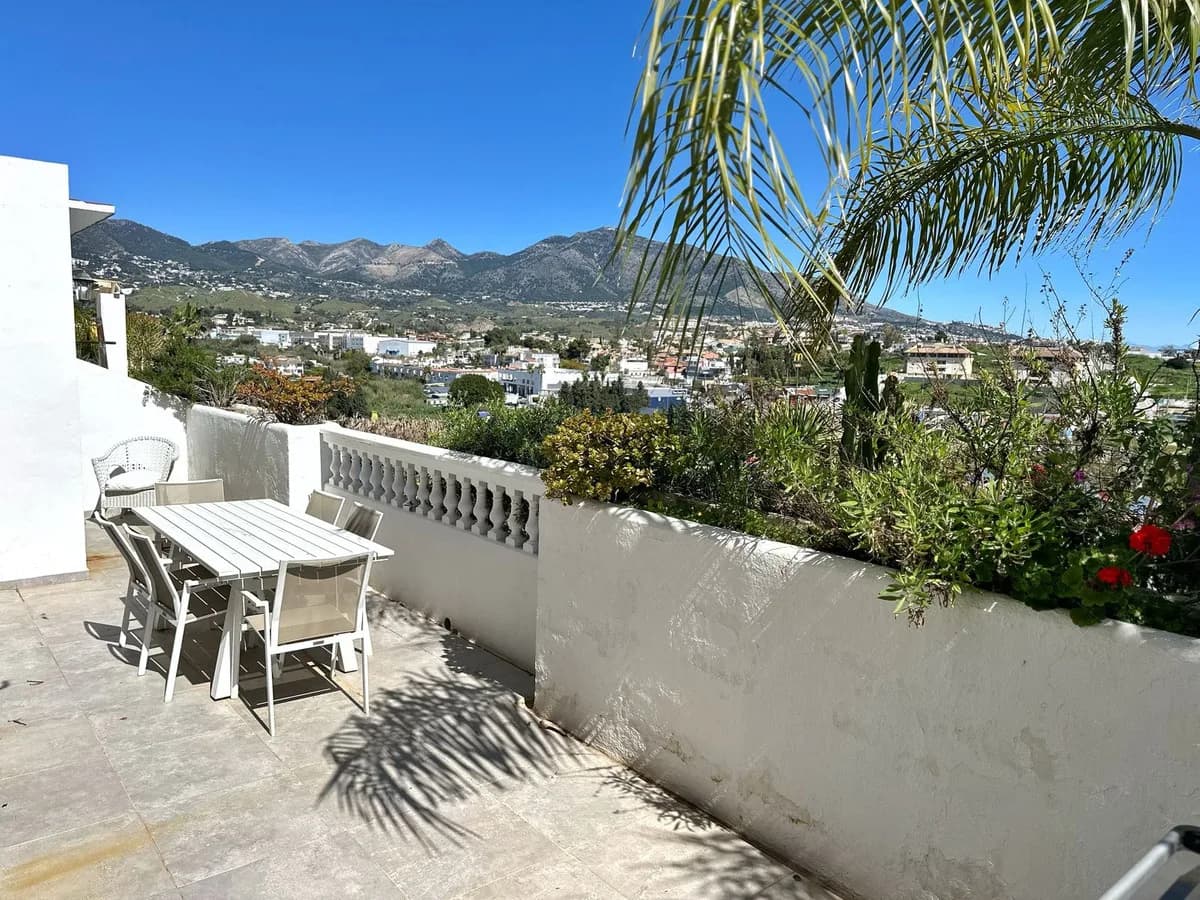 4 Bedroom Ground Floor Apartment for Sale in Fuengirola, Málaga