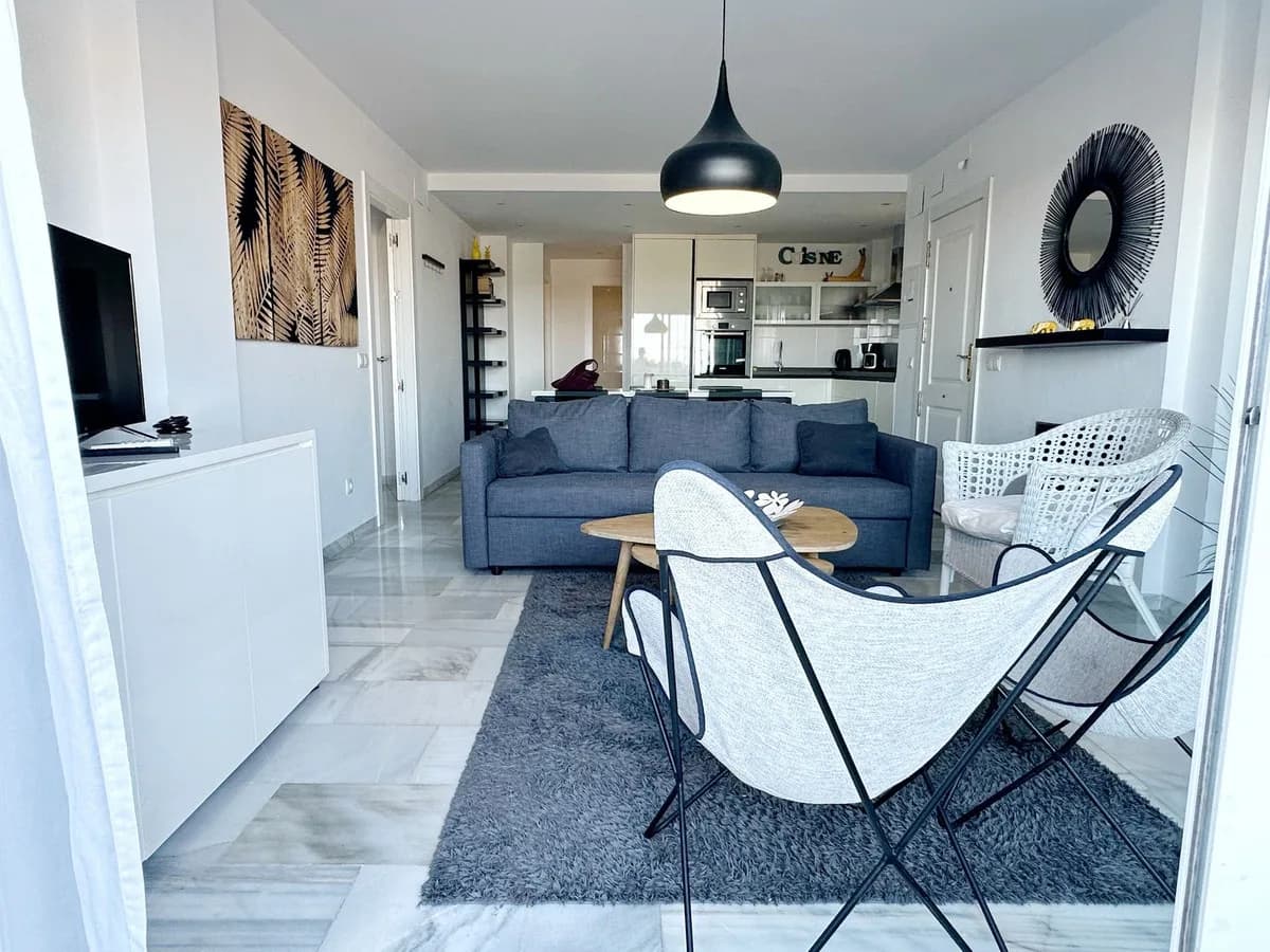 4 Bedroom Ground Floor Apartment for Sale in Fuengirola, Málaga - Image 5