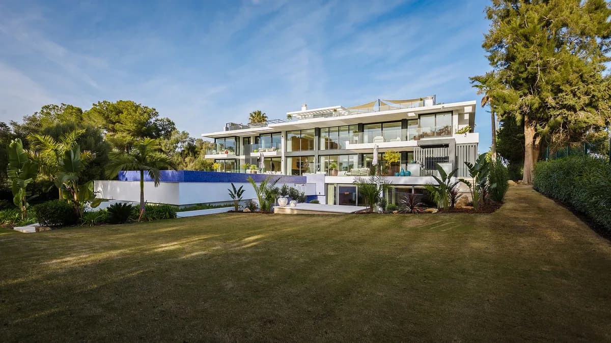 7 Bedroom Detached Villa for Sale in Sotogrande, Cádiz