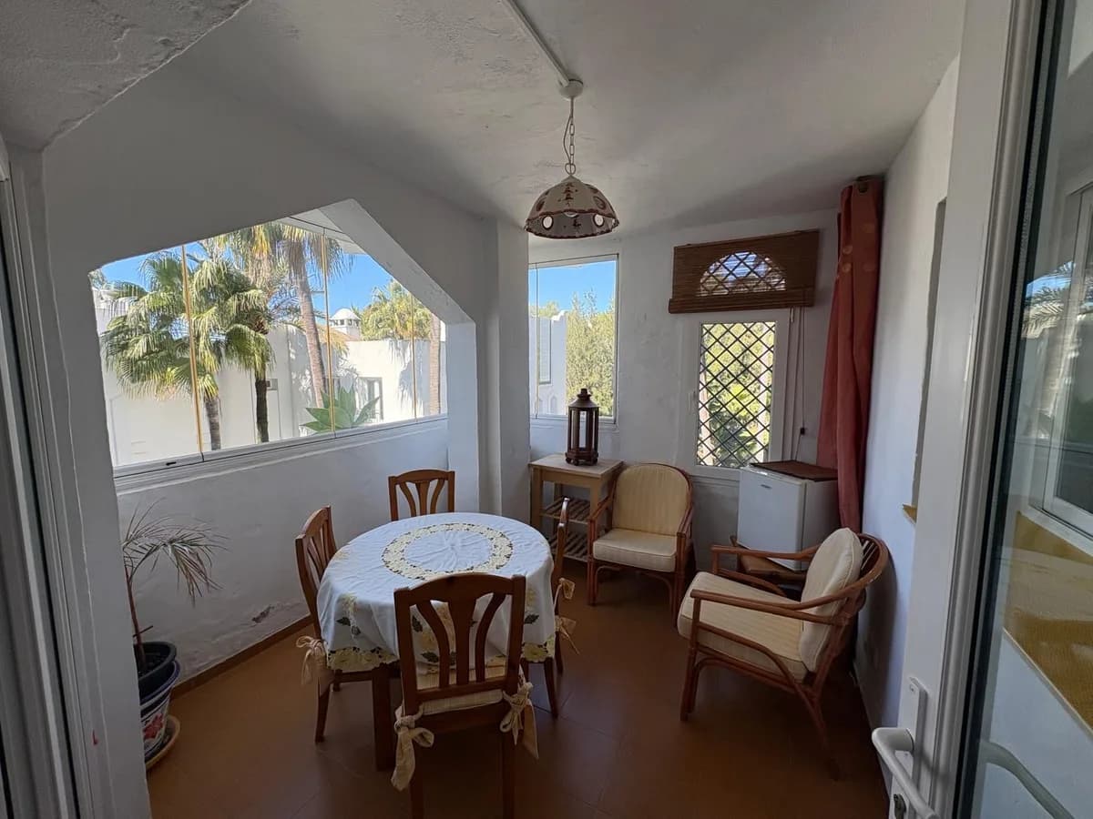 2 Bedroom Middle Floor Apartment for Sale in Reserva de Marbella, Málaga - Image 5