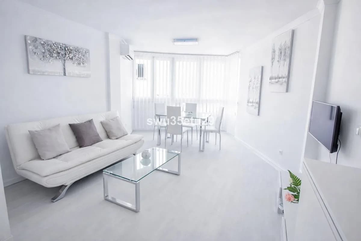 Middle Floor Studio for Sale in Calahonda, Málaga - Image 5
