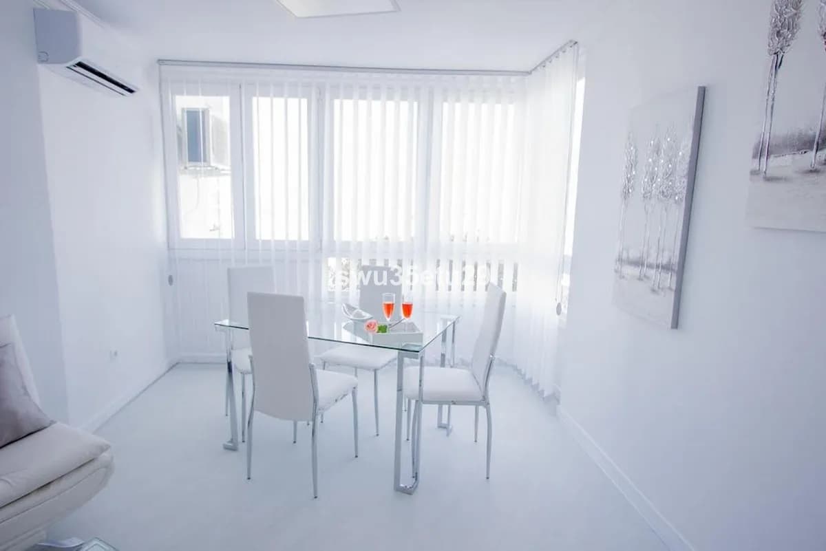 Middle Floor Studio for Sale in Calahonda, Málaga - Image 6