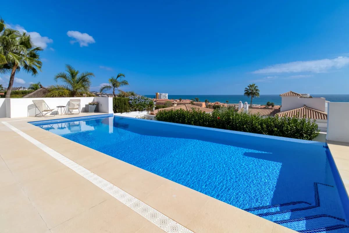 4 Bedroom Detached Villa for Sale in La Cala de Mijas, Málaga