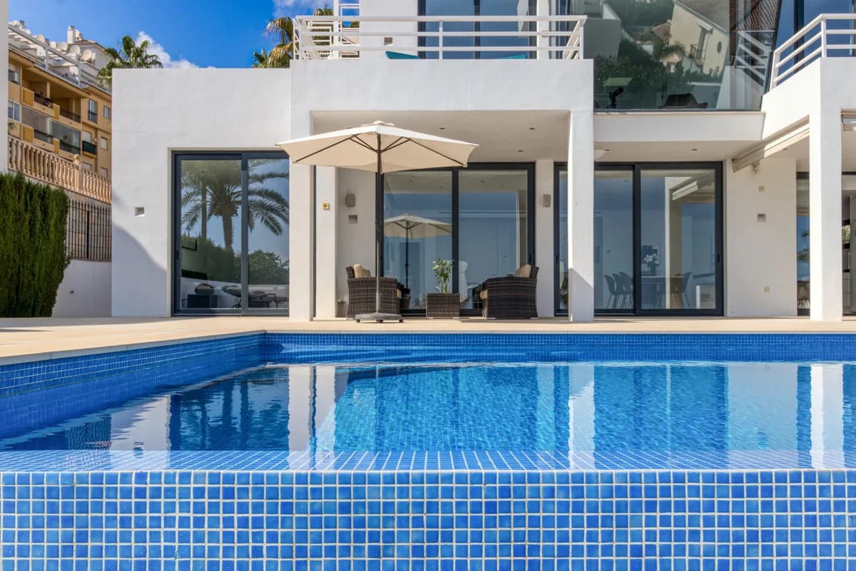 4 Bedroom Detached Villa for Sale in La Cala de Mijas, Málaga - Image 4