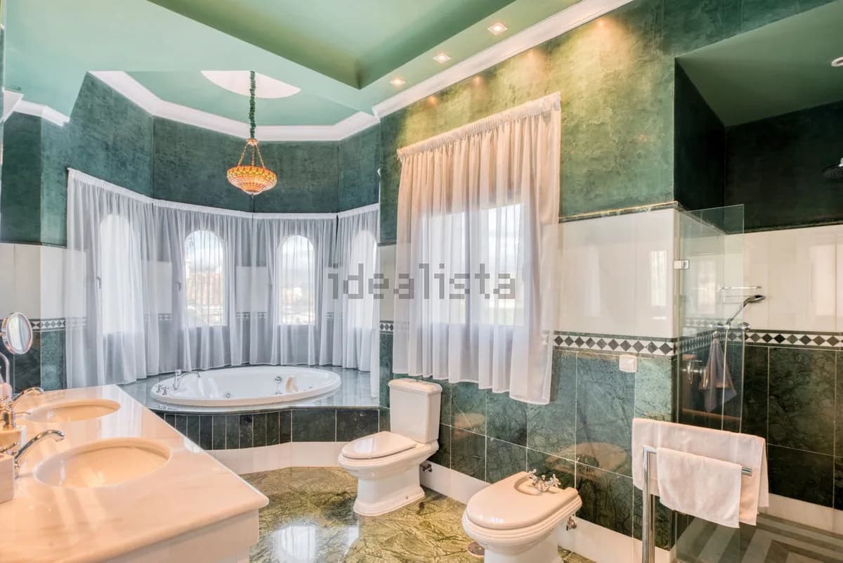 5 Bedroom Detached Villa for Sale in Los Flamingos, Málaga - Image 9