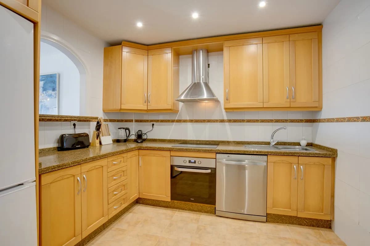 2 Bedroom Ground Floor Apartment for Sale in Estepona, Málaga - Image 3