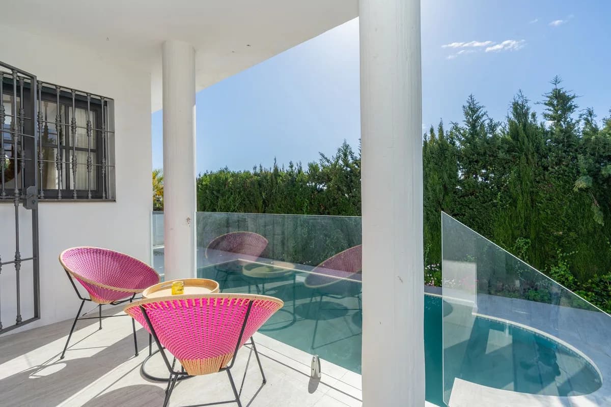 5 Bedroom Detached Villa for Sale in El Paraiso, Málaga - Image 6