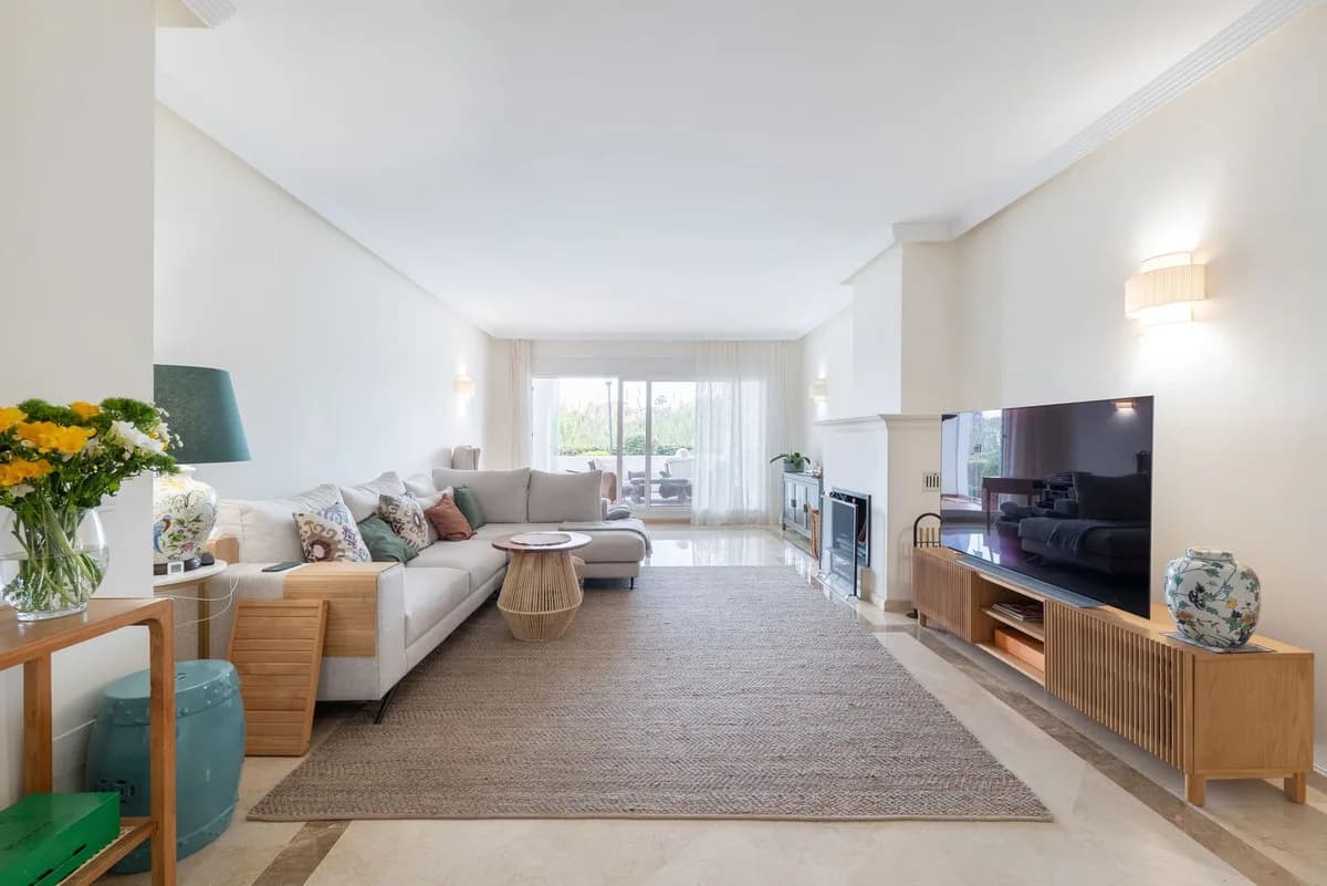 2 Bedroom Ground Floor Apartment for Sale in Los Monteros, Málaga - Image 4