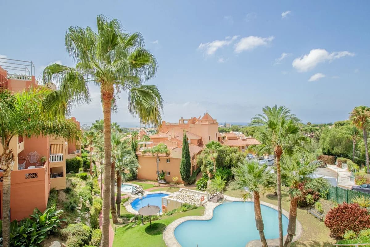 2 Bedroom Middle Floor Apartment for Sale in Reserva de Marbella, Málaga