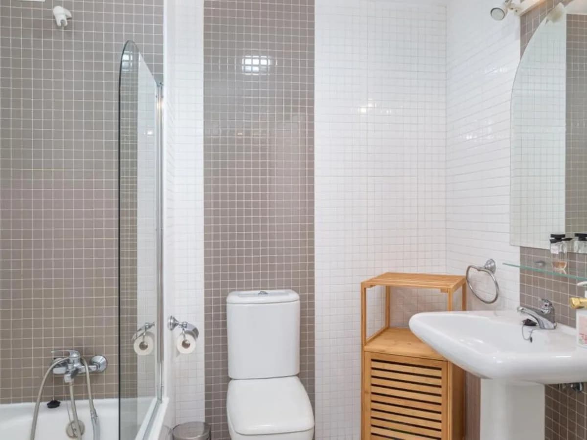 2 Bedroom Middle Floor Apartment for Sale in Reserva de Marbella, Málaga - Image 2