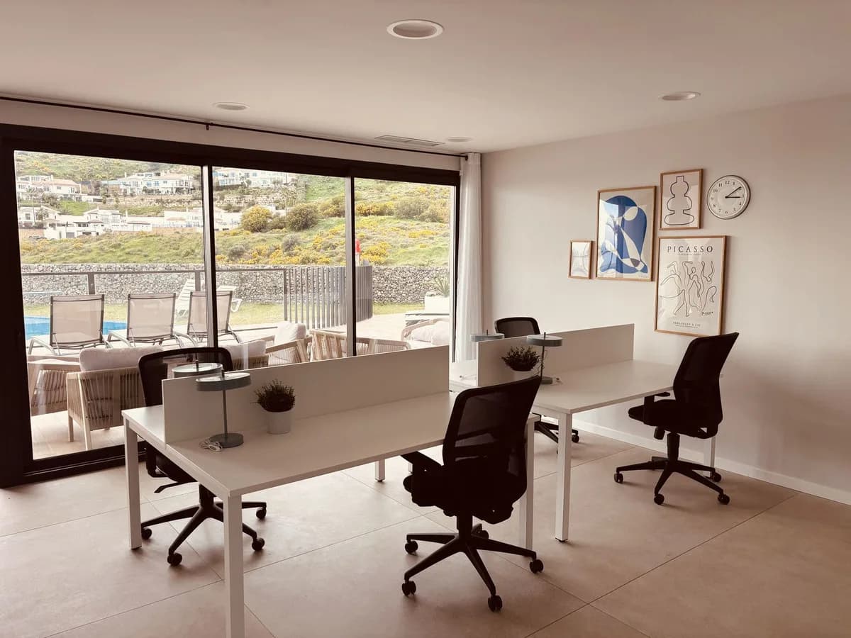 4 Bedroom Semi-Detached House for Sale in Riviera del Sol, Málaga - Image 6