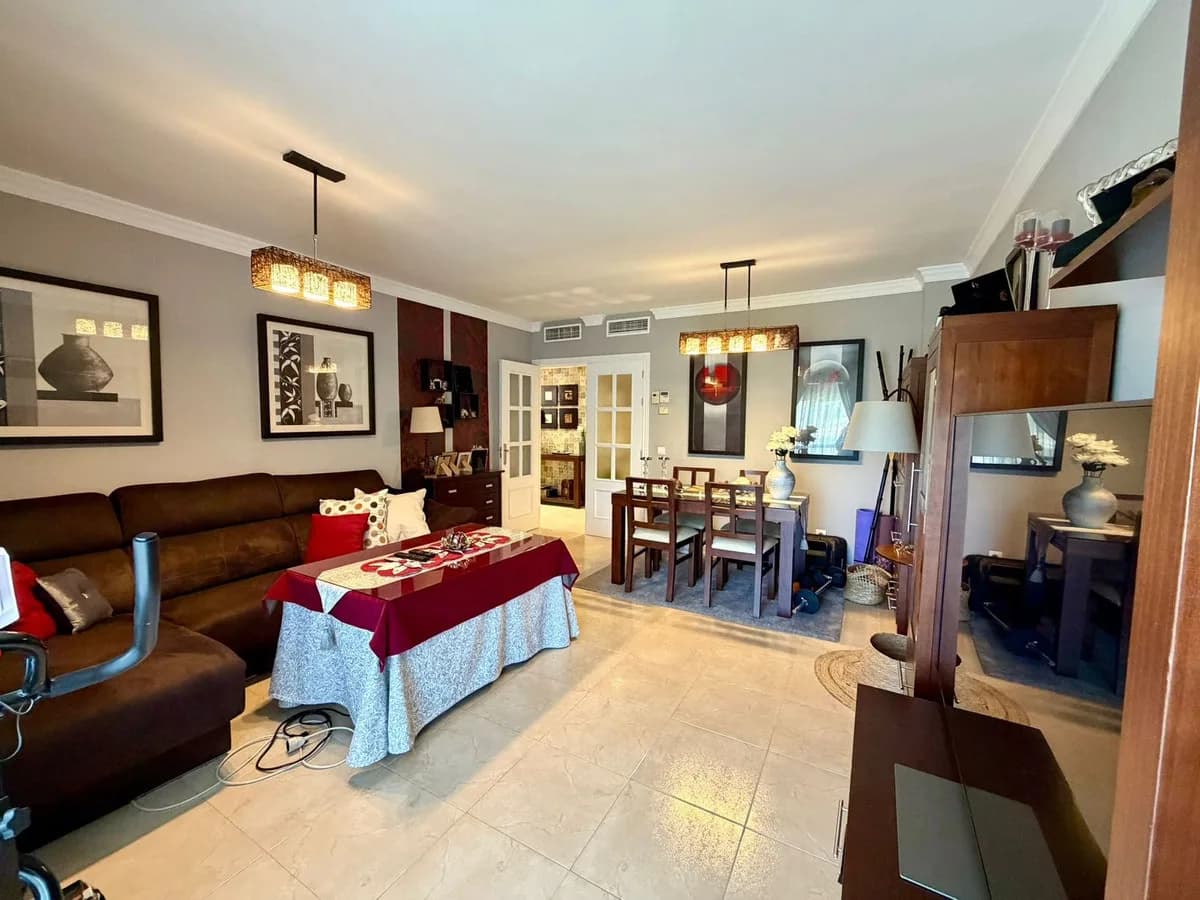 4 Bedroom Penthouse for Sale in Estepona, Málaga - Image 5