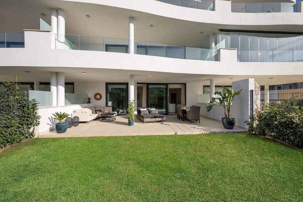 2 Bedroom Ground Floor Apartment for Sale in Fuengirola, Málaga - Image 6