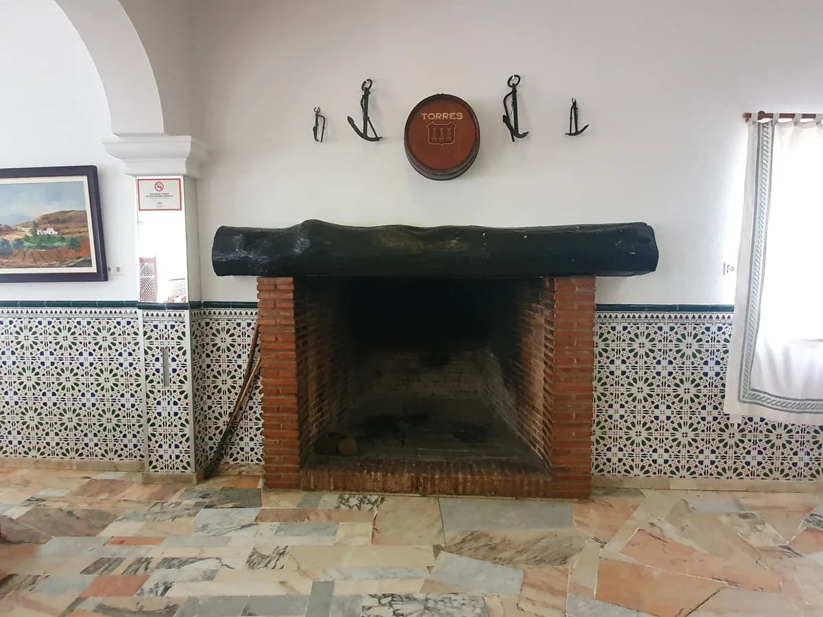 5 Bedroom Detached Villa for Sale in Guaro, Málaga - Image 3