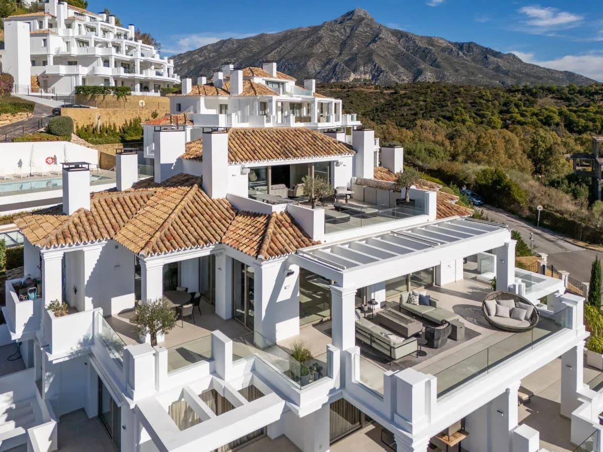 3 Bedroom Detached Villa for Sale in Nueva Andalucía, Málaga