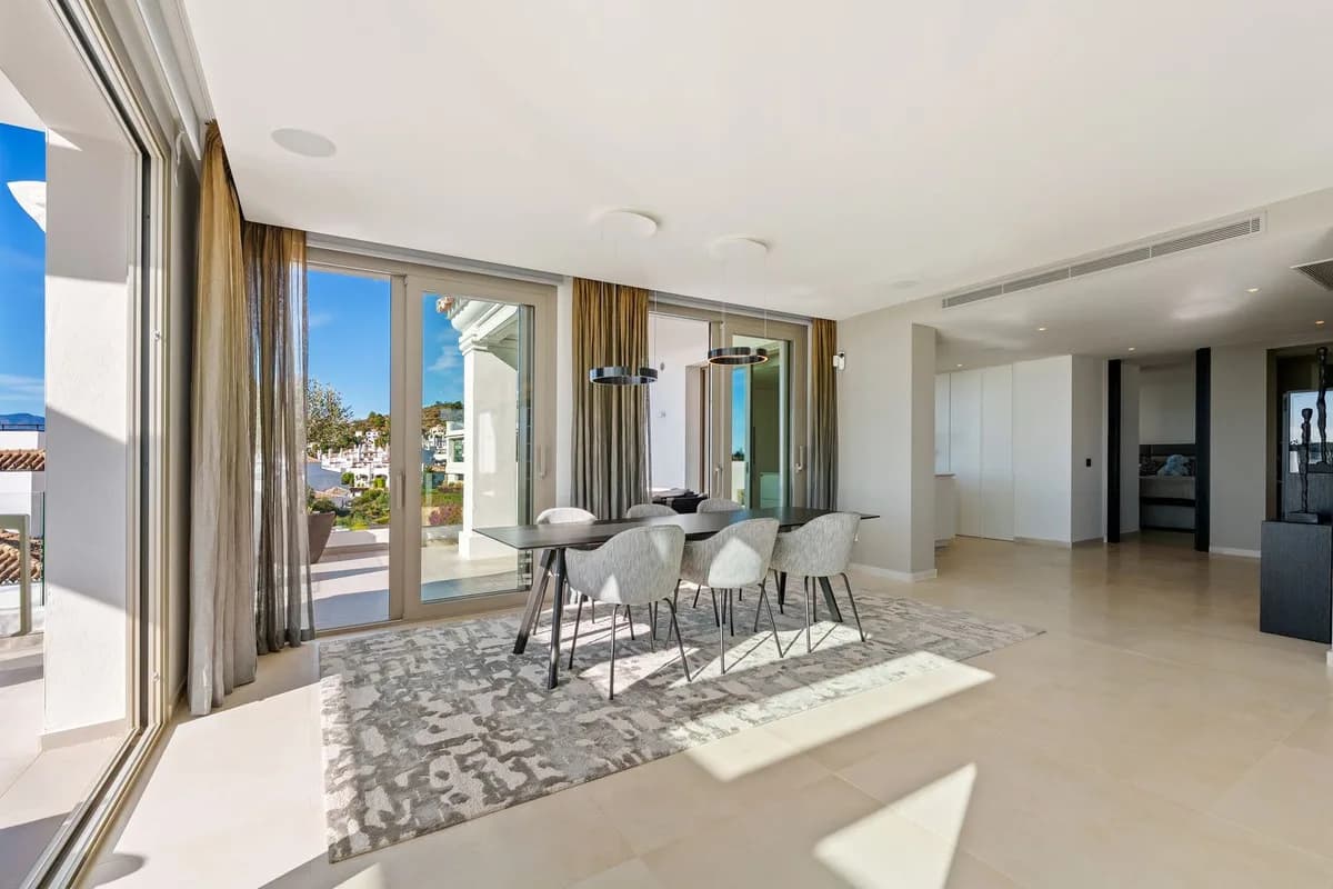 3 Bedroom Detached Villa for Sale in Nueva Andalucía, Málaga - Image 7