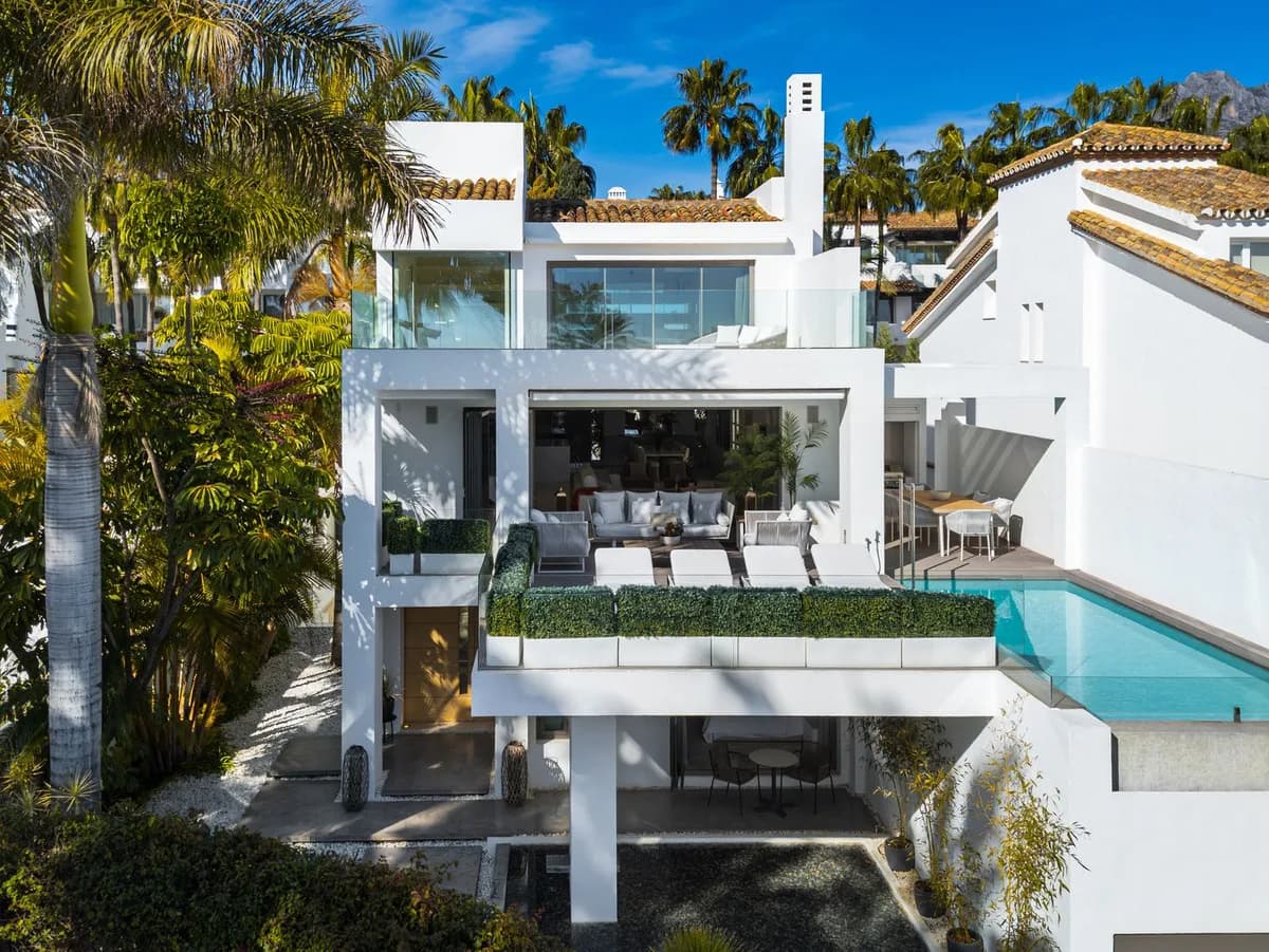 4 Bedroom Detached Villa for Sale in Marbella, Málaga