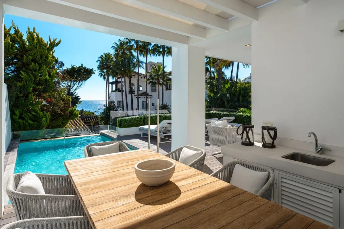 4 Bedroom Detached Villa for Sale in Marbella, Málaga - Image 3