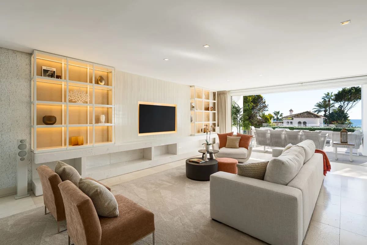 4 Bedroom Detached Villa for Sale in Marbella, Málaga - Image 6