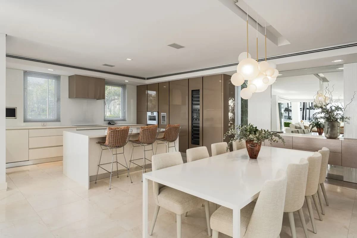 4 Bedroom Detached Villa for Sale in Marbella, Málaga - Image 7