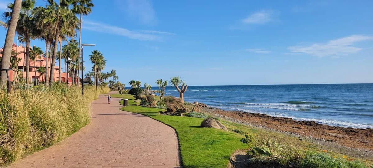 2 Bedroom Ground Floor Apartment for Sale in Calahonda, Málaga