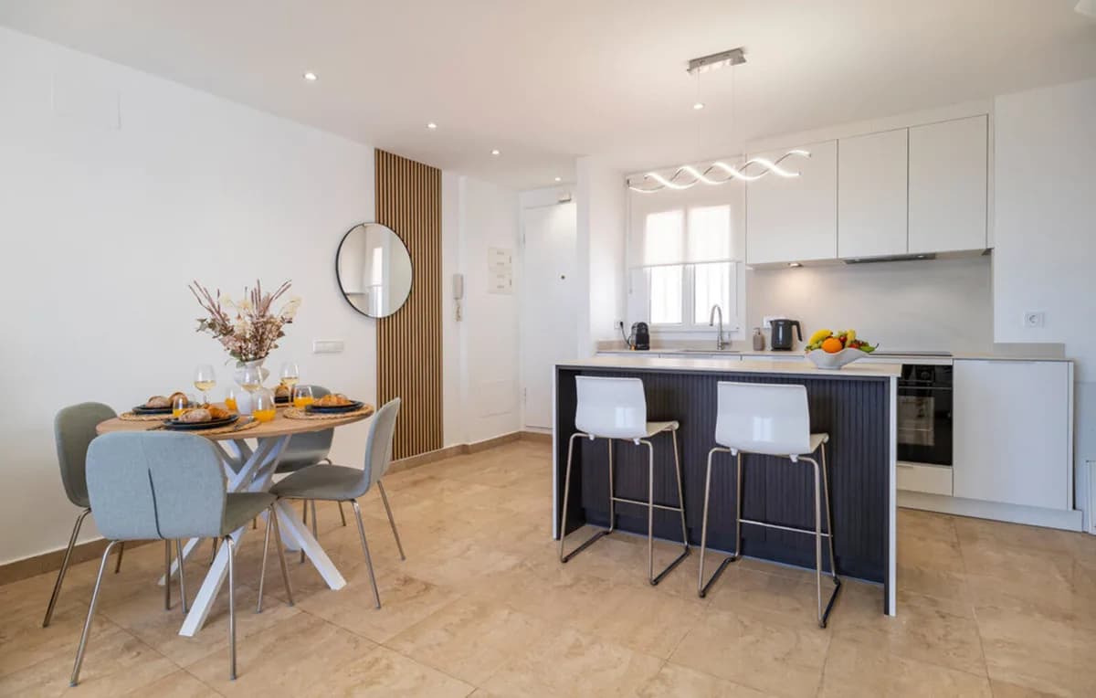 2 Bedroom Middle Floor Apartment for Sale in La Duquesa, Málaga - Image 5