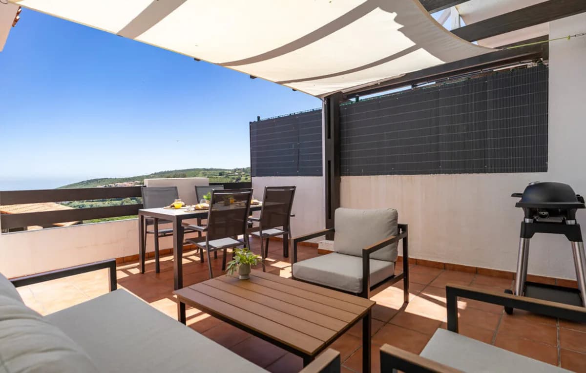 2 Bedroom Middle Floor Apartment for Sale in La Duquesa, Málaga - Image 8