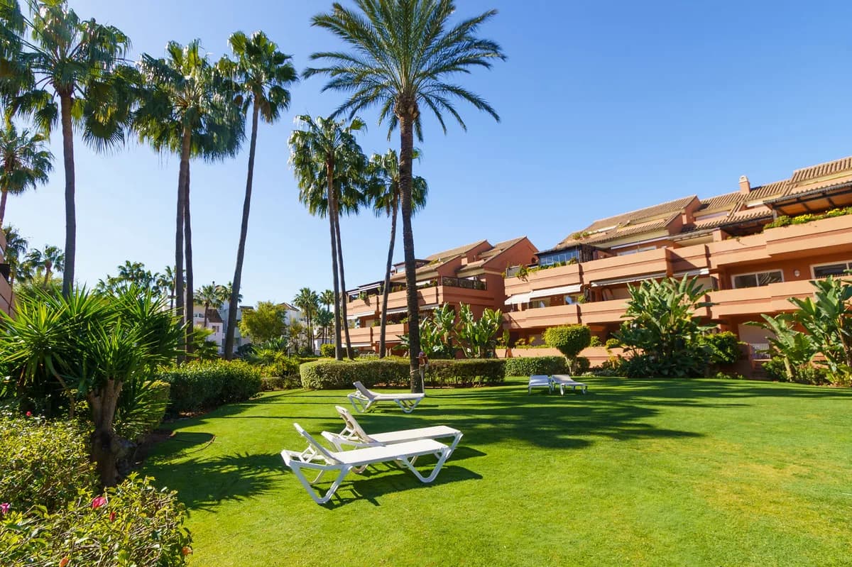 2 Bedroom Ground Floor Apartment for Sale in Puerto Banús, Málaga