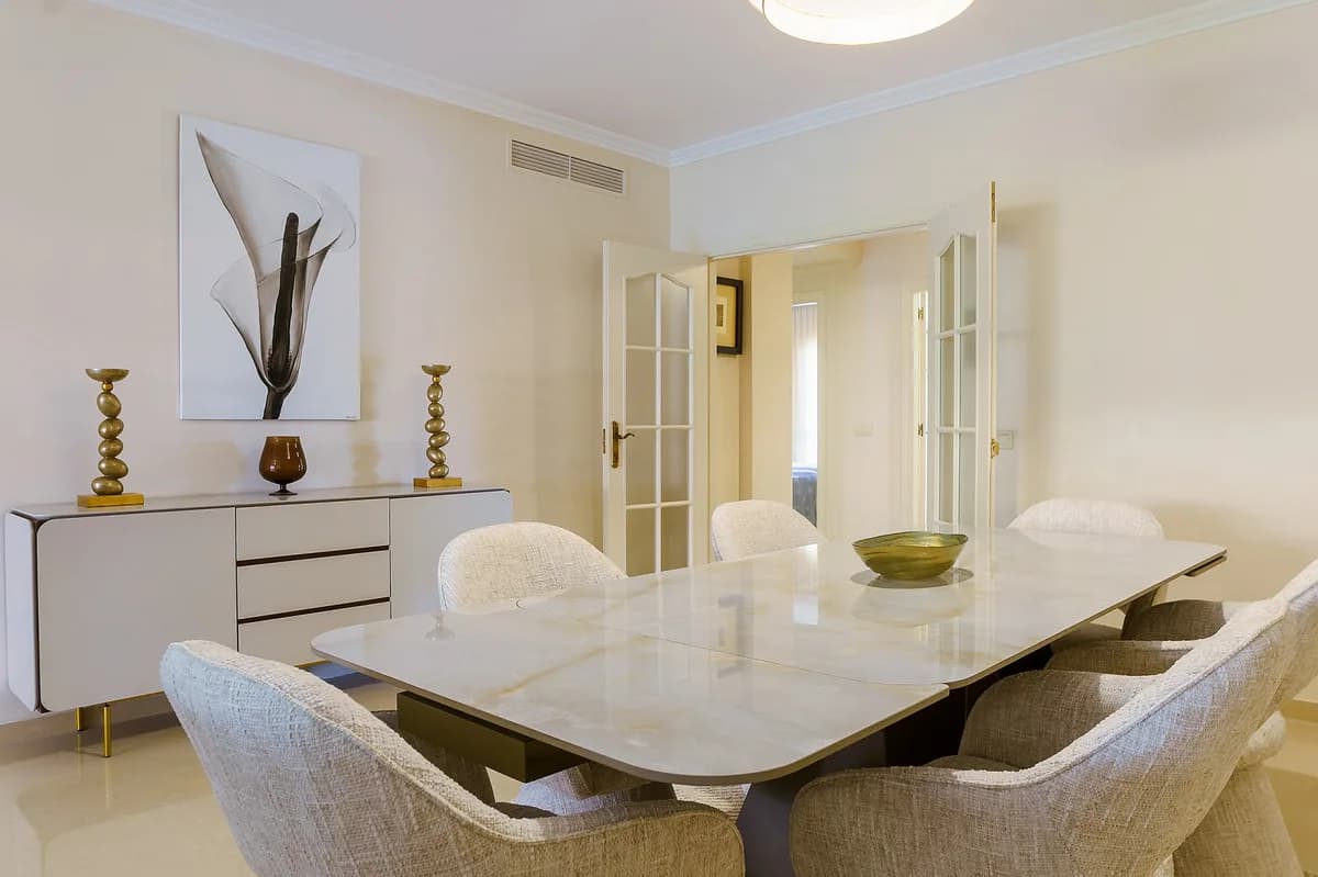 2 Bedroom Ground Floor Apartment for Sale in Puerto Banús, Málaga - Image 2