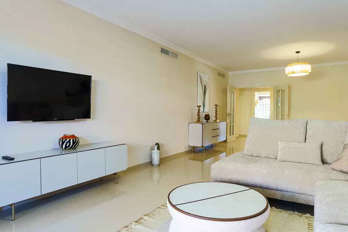 2 Bedroom Ground Floor Apartment for Sale in Puerto Banús, Málaga - Image 3