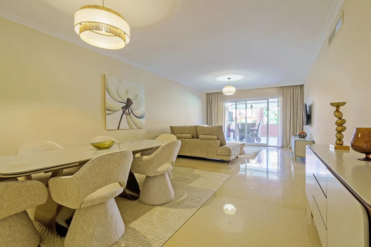 2 Bedroom Ground Floor Apartment for Sale in Puerto Banús, Málaga - Image 4