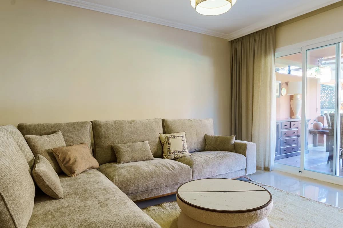 2 Bedroom Ground Floor Apartment for Sale in Puerto Banús, Málaga - Image 5