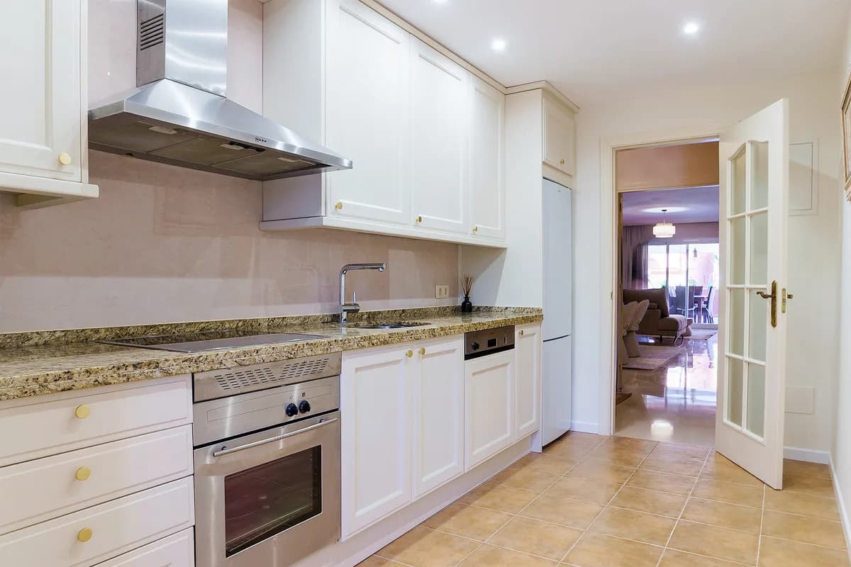 2 Bedroom Ground Floor Apartment for Sale in Puerto Banús, Málaga - Image 8