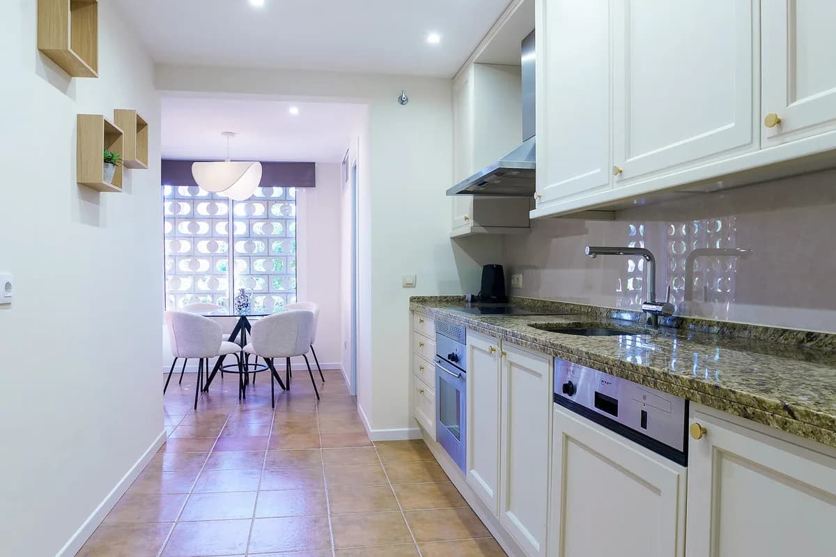 2 Bedroom Ground Floor Apartment for Sale in Puerto Banús, Málaga - Image 9