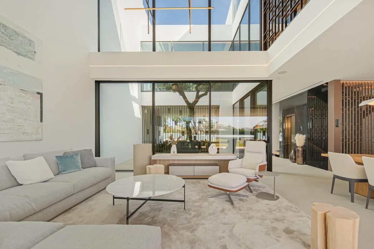 3 Bedroom Semi-Detached House for Sale in The Golden Mile, Málaga - Image 6