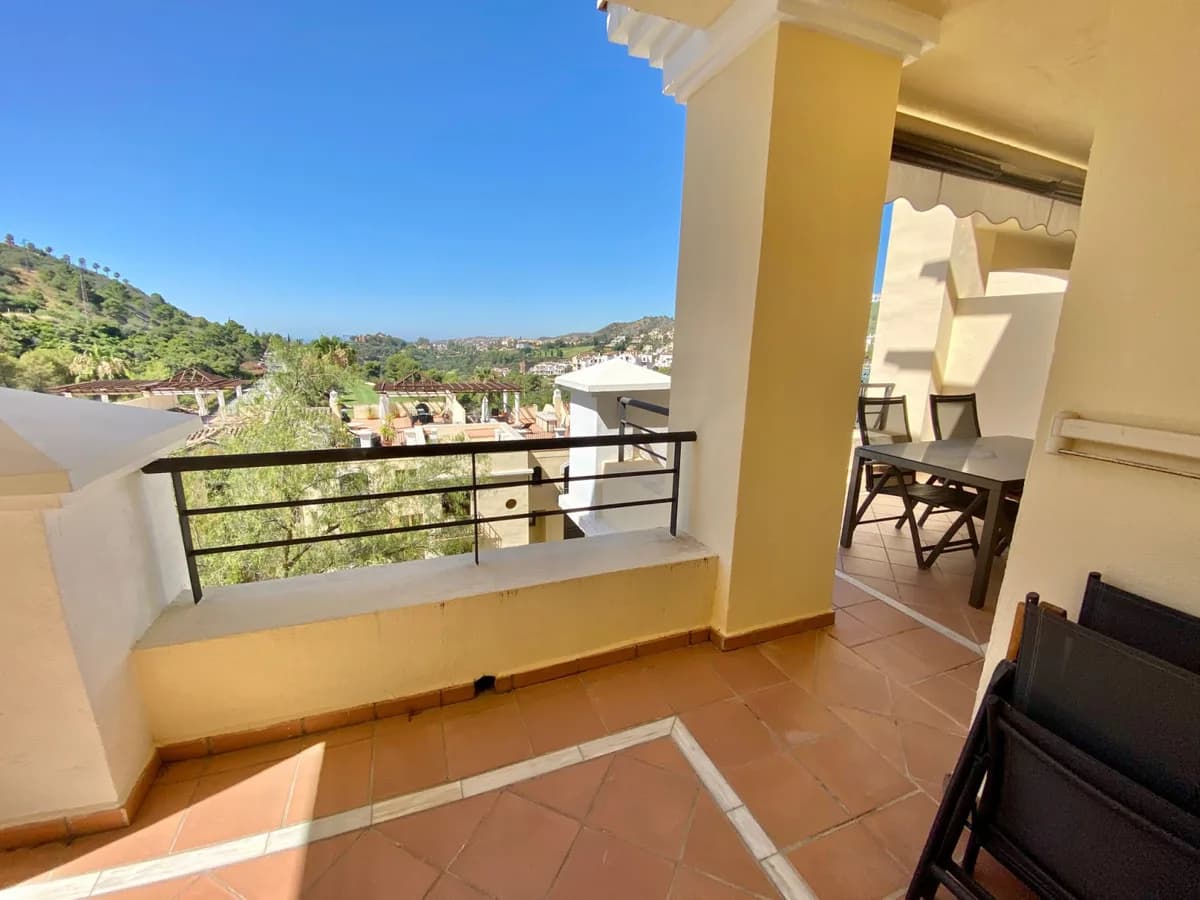 2 Bedroom Middle Floor Apartment for Sale in Los Arqueros, Málaga - Image 3