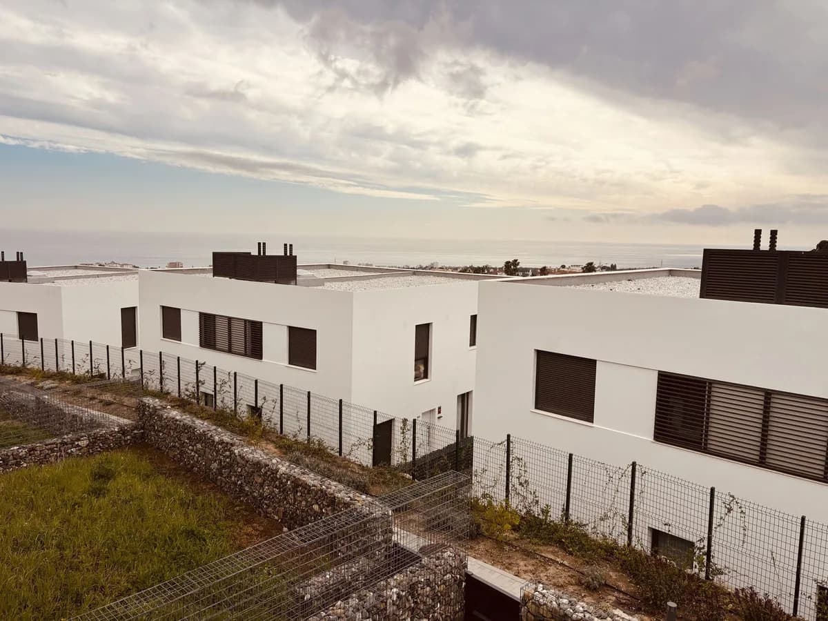 3 Bedroom Semi-Detached House for Sale in Riviera del Sol, Málaga - Image 4