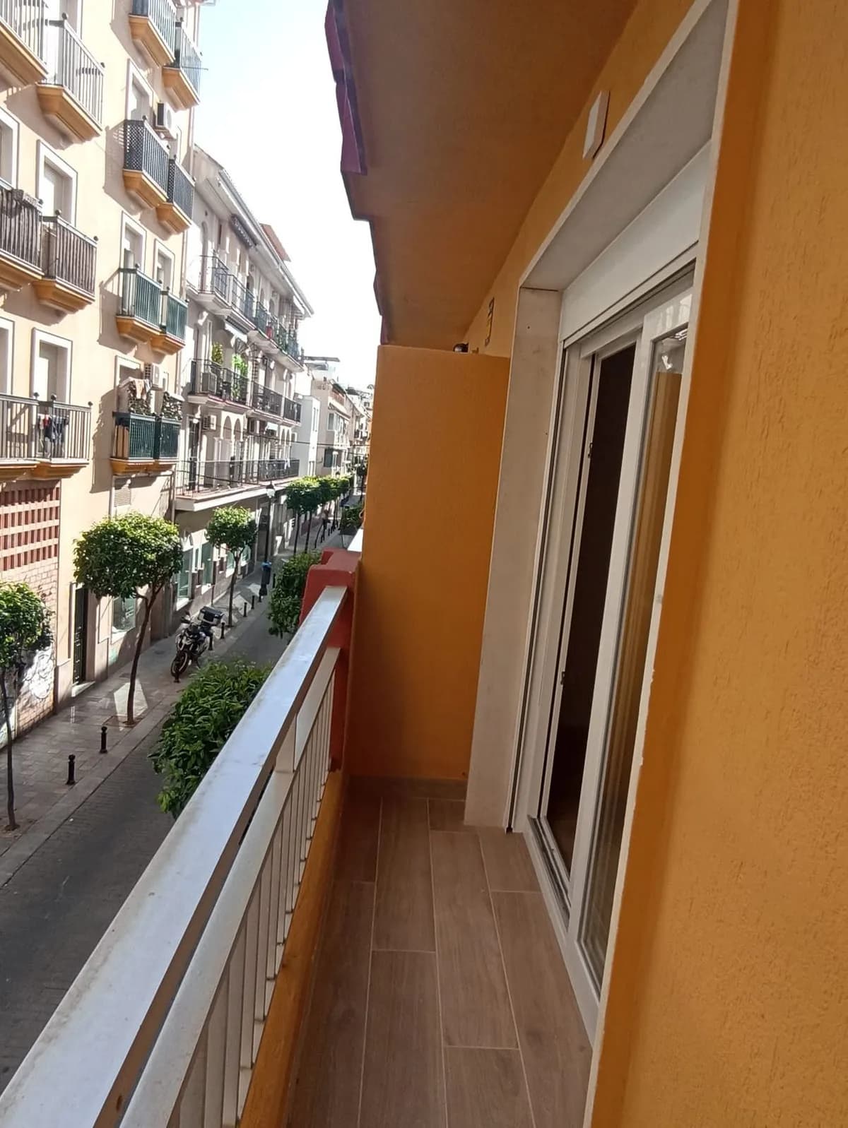 3 Bedroom Middle Floor Apartment for Sale in Fuengirola, Málaga - Image 2