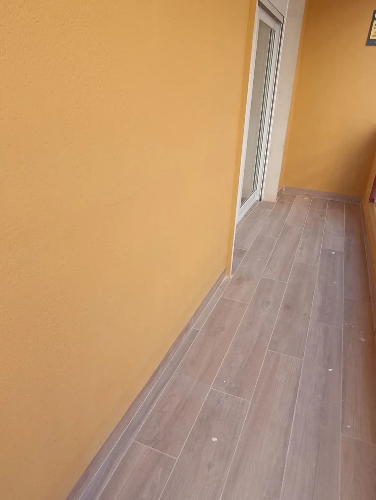 3 Bedroom Middle Floor Apartment for Sale in Fuengirola, Málaga - Image 6