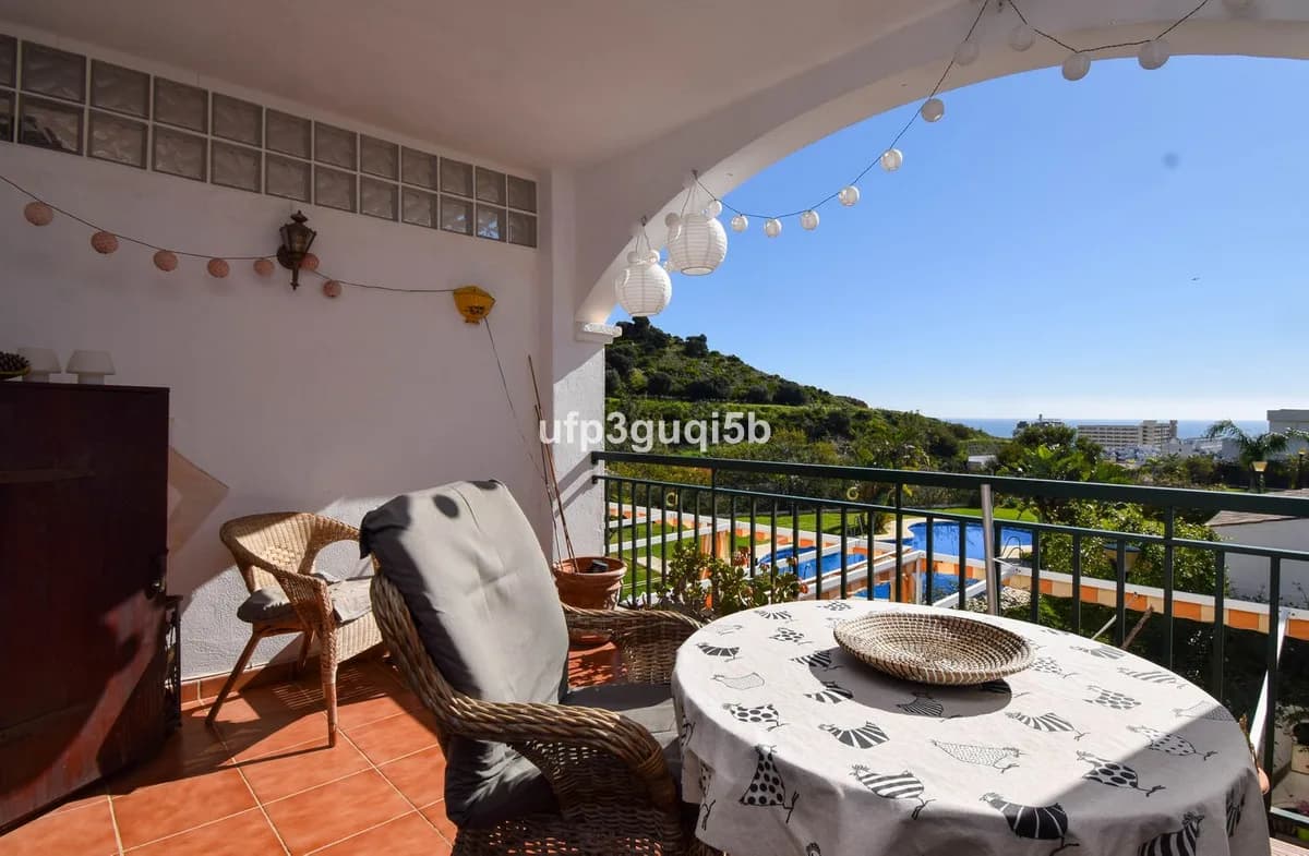 1 Bedroom Middle Floor Apartment for Sale in Torrequebrada, Málaga
