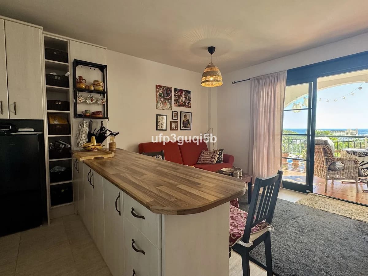 1 Bedroom Middle Floor Apartment for Sale in Torrequebrada, Málaga - Image 5
